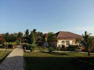 Swahili Villa Coco 2Br Apartment 700M To Beach Mombasa Exterior photo